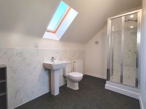 Master En-suite- click for photo gallery